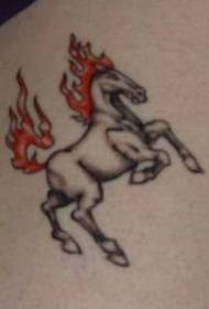 Hình xăm cá tính kết hợp ngọn lửa và ngựa