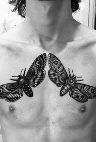 Tatuaje de mariposa de vuelo gemelo en el pecho
