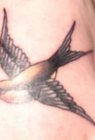 patró de tatuatge de pardal negre volador
