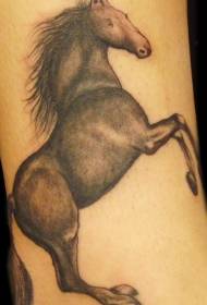 Mtindo halisi wa tattoo nyeusi