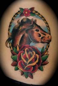 Imagen de tatuaje de caballo y rosa tradicional de color de hombro