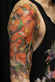 Padrão de tatuagem de raposa de braço grande