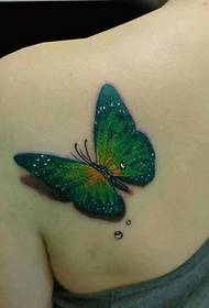 Tatouage papillon vert épaule dos