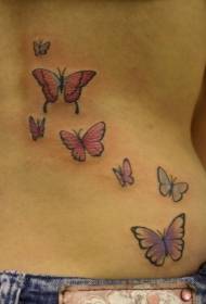 Søt tatoveringsmønster for sommerfugl på baksiden av jenta