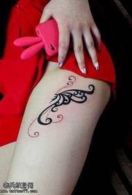Modeli tatuazh i modelit tatuazh me totemet toteme të fluturave
