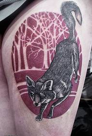 Linie Fuchs Tattoo Muster am Oberschenkel