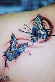 Назад подвійний візерунок татуювання метелика