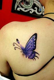 Прелепа тетоважа лептира на рамену