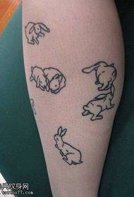 腿部简单可爱的小兔子纹身图案