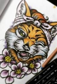Scrisoarea europeană și americană de desene animate de vulpe floare model tatuaj manuscris