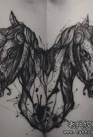 Motivo per tatuaggi con inchiostro splash line line cavallo europeo e americano
