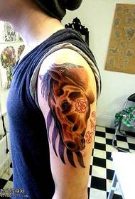 Braccio bellissimo modello di tatuaggio a cavallo