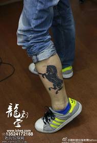 Tattoo capall lao ar an lao