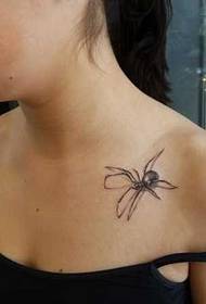Рамо убава реалистична пајакова шема на тетоважи