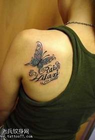Modello tatuaggio farfalla spalla