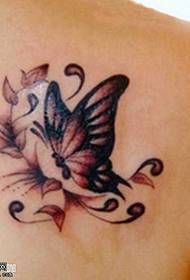 Pečių drugelio tatuiruotės modelis
