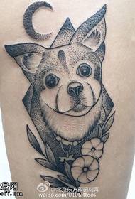 Узорак тетоваже псећег бодљикавог бедара