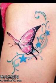 Motivo tatuaggio stella farfalla a coscia