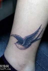 Chân hình xăm Swallow