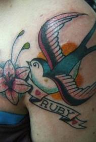 燕子和百合花的經典紋身設計