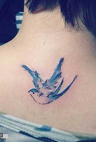 Zadné malé tetovanie vtákov