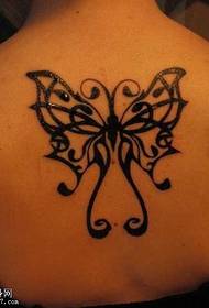 Ļoti skaists tauriņa tetovējums aizmugurē