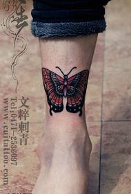 Tattoo sa butterfly sa bukung-bukong