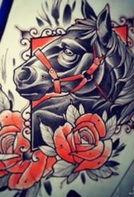 Ku European ndi America kavalo sukulu rose color tattoo pamanja
