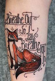 Red fox tattoo sa braso