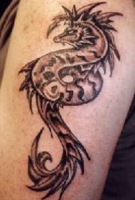 Tatuaje de serpe de cabalo marrón surrealista brazo marrón