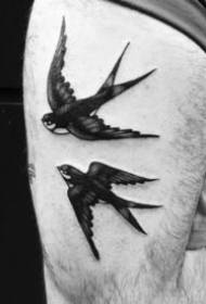 兩種以吞嚥為主題的雙飛燕紋身設計