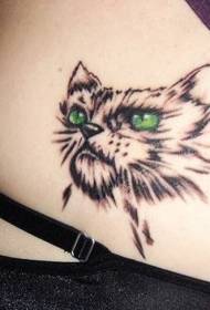 Узорак мачје тетоваже са зеленим очима