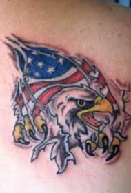 Haut der amerikanischen Flagge und des Adlers heftiges Tätowierungsmuster