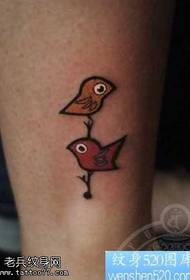Pola tato burung lucu kaki