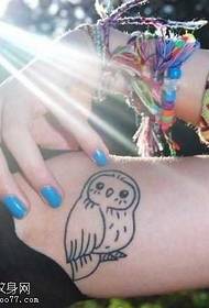 Ŝablono de tatuaje de brako strigo