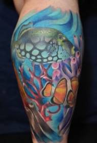 腿上的神奇魚紋身圖案彩色海洋