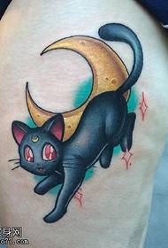 Татуировка бедра черного кота