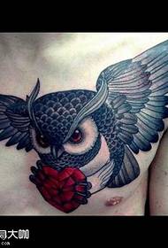 Узорак тетоваже грудног сова