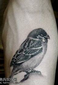 Modello di tatuaggio uccello gamba