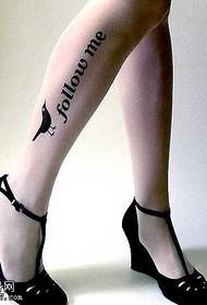 Pėdų paukščio tatuiruotės modelis