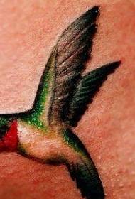 14 gelukkige kolibrie-tatoo-ontwerpe