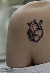 Patrón de tatuaxe de gato de ombreiro