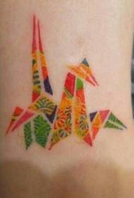 Patrón de tatuaje lindo colorido papel grúa pie