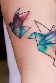 Arm geometric bird na may splash tinta na may kulay na pattern ng tattoo