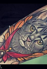 Modello di tatuaggio di gatto in stile europeo e americano di vitello