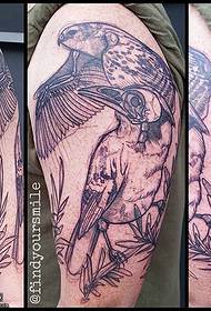 На рамену узорак птице тетоважа