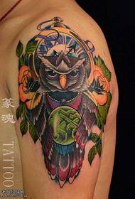 ຮູບແບບ tattoo owl ແຂນ