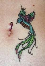 naeltjie piercing met gekleurde voël tatoeëring patroon