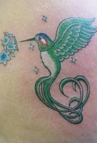 아름다운 도라지와 녹색 벌새 문신 패턴