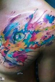 छातीचा रंग मांजरीचा टॅटू नमुना